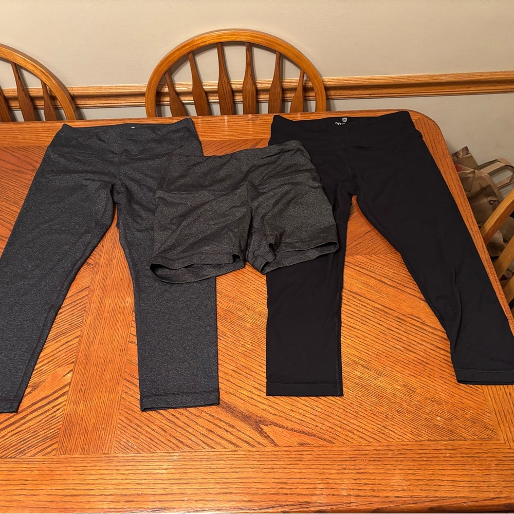 90 Degrees Women’s Medium Leggings & Shorts Lot 3 Items